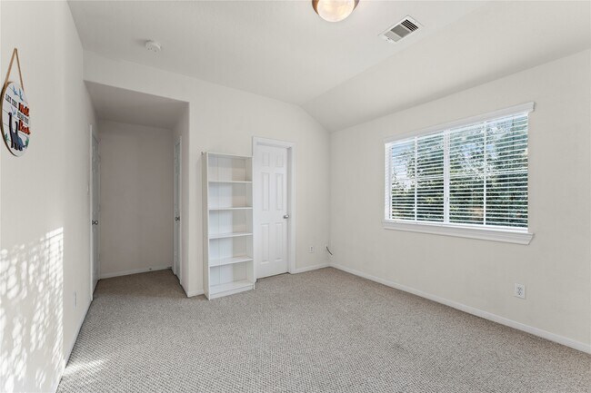 Building Photo - 3202 Clearview Cir