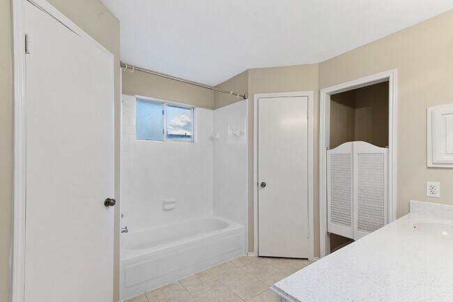 Building Photo - 18067 Garden Manor Dr