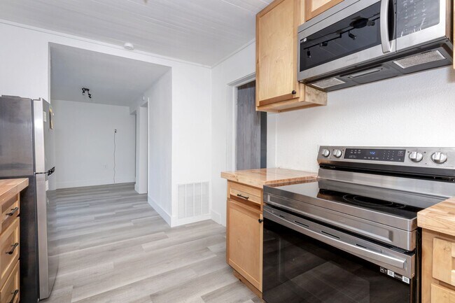 Building Photo - Fully remodeled home for rent!