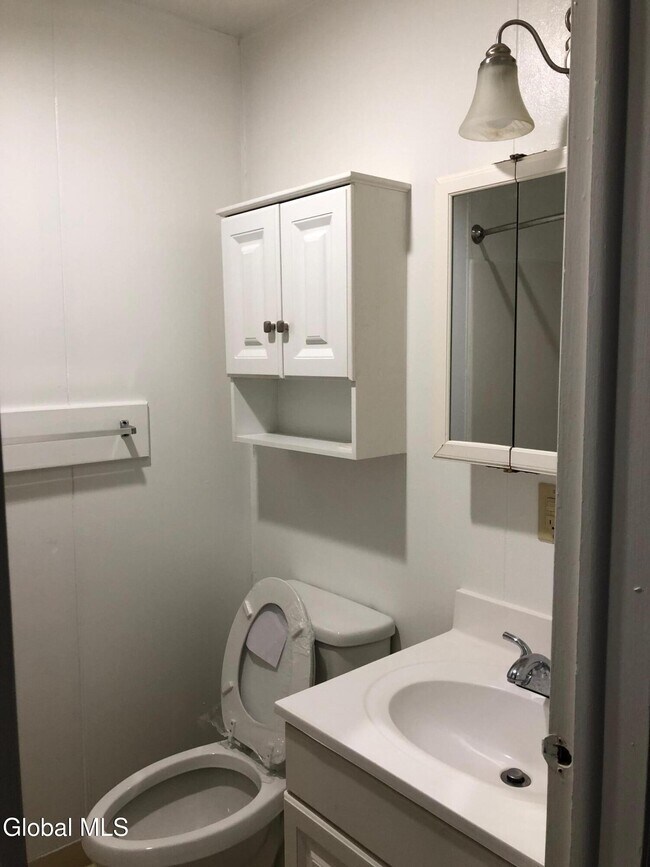 Building Photo - 19-21-21 Wells St