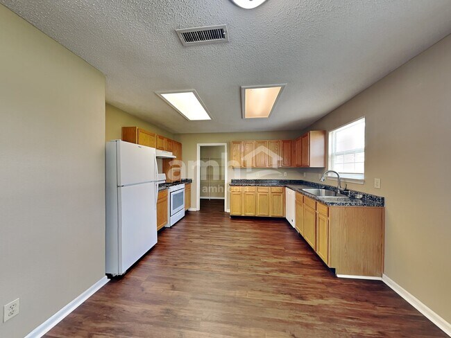 Building Photo - 356 Winterset Way