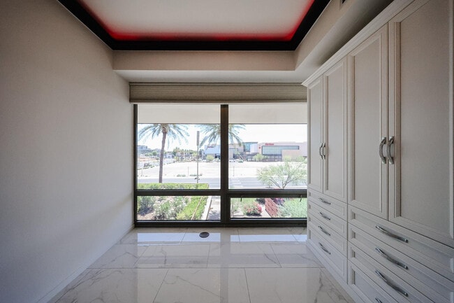 Building Photo - 7157 E Rancho Vista Dr