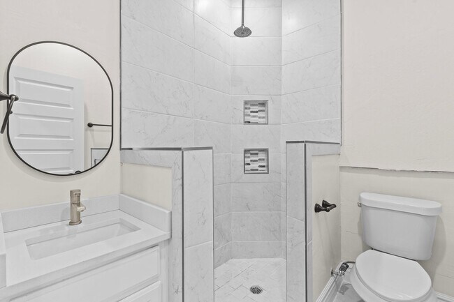 Building Photo - Fully Renovated 2BR / 1BA – Five Points | ...