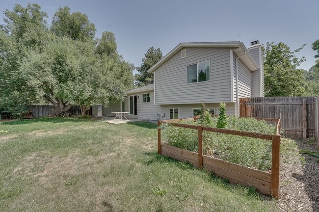 Building Photo - Cul-de-Sac Comfort | Updated Interior + Large Fenced Yard