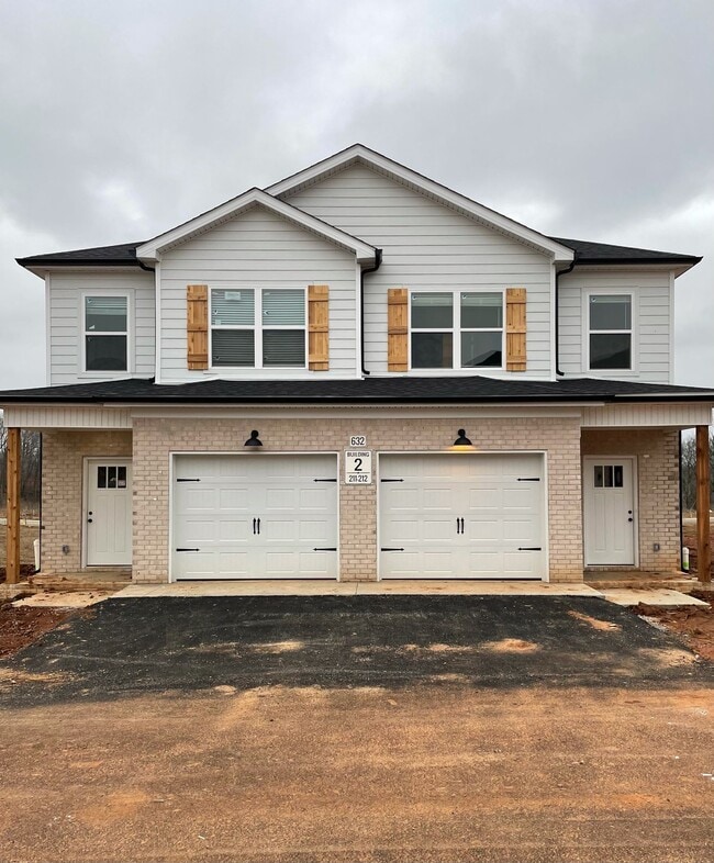 Building Photo - 2 Bedroom 2.5 Bathroom Townhouse