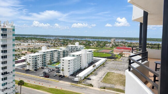 Building Photo - 2828 N Atlantic Ave