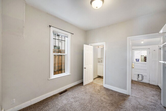 Building Photo - 2825 W 25th Ave