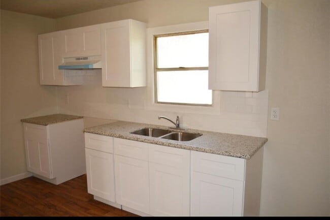 Building Photo - 4839 Ventura Ln