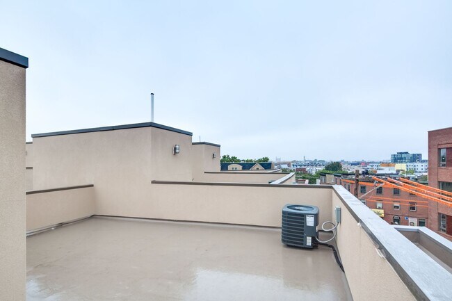 Building Photo - Northern Liberties Townhome with Parking