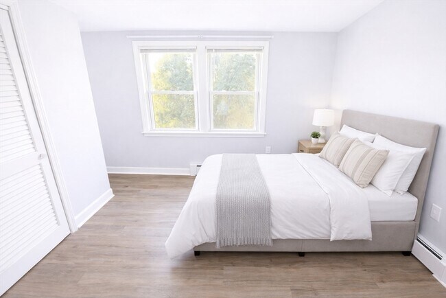 Building Photo - 92 Elm St