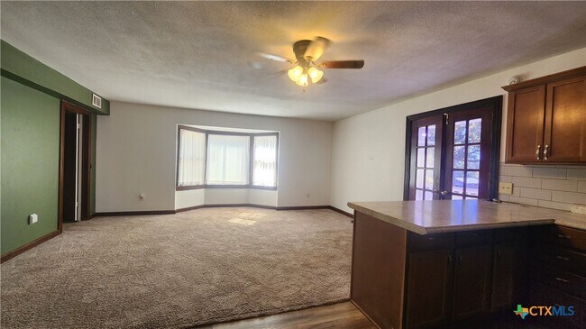 Building Photo - 716 Center Cir