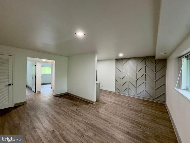 Building Photo - 3500 Beech Ave