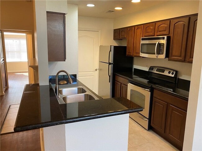 Building Photo - 6000 Shepherd Mountain Cove