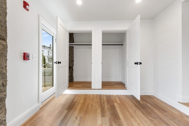 Building Photo - 32 Beacon St