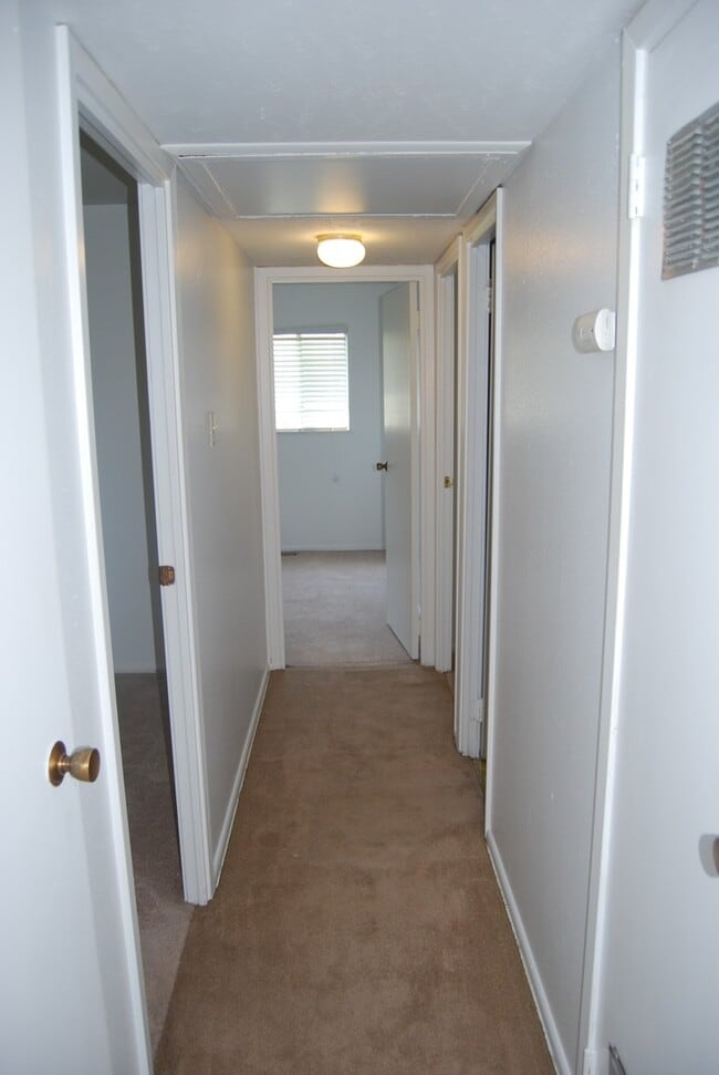 Building Photo - Beautiful 3 Bed, 1.5 Bath Home in the Hear...