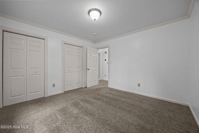 Building Photo - 406 Hampshire Pl