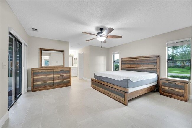 Building Photo - 614 Azure Ave