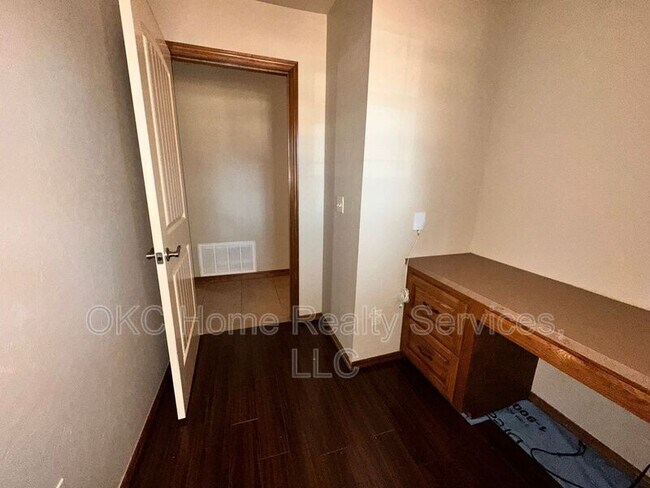 Building Photo - 13201 SW 2nd Terrace