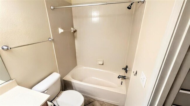 Building Photo - 3711 Parkridge Cir