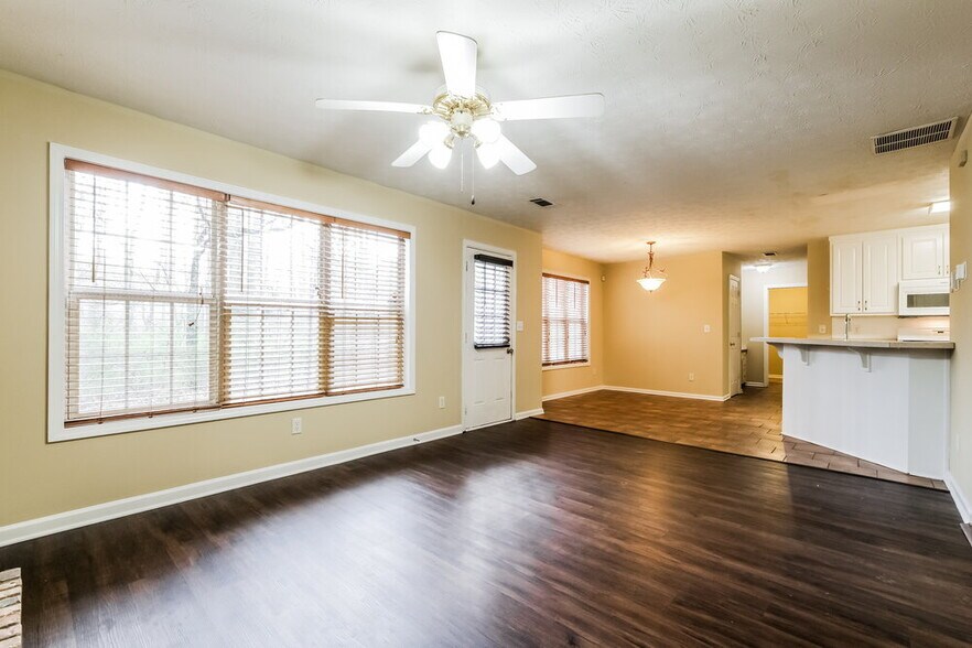 Building Photo - 865 Simon Ive Dr