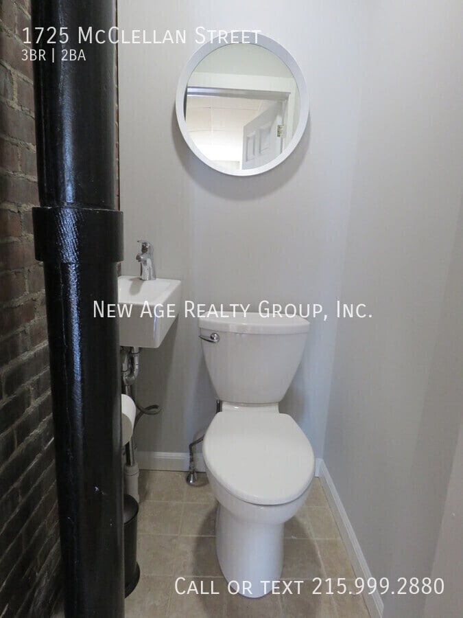 Building Photo - 1725 McClellan St