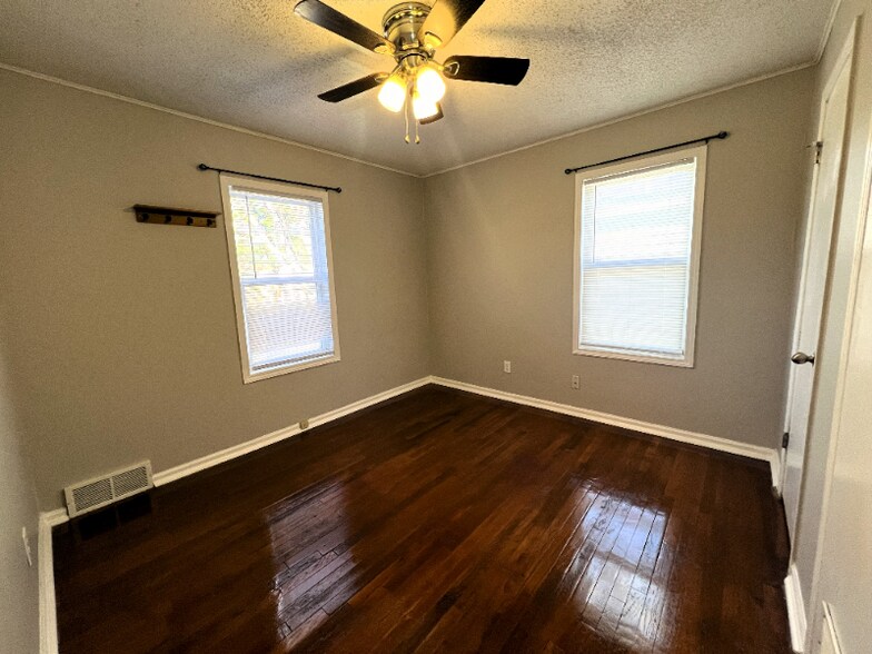 Building Photo - 1722 W Regal St