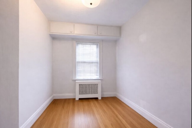 Building Photo - 2-17 Burns St