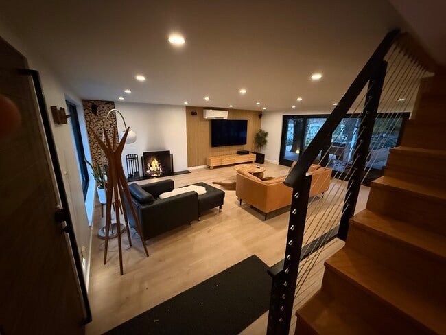 Building Photo - 204 Datura Dr