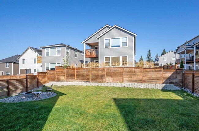 Building Photo - Newer 3-Bed Edgewood Home with A/C, Loft, ...