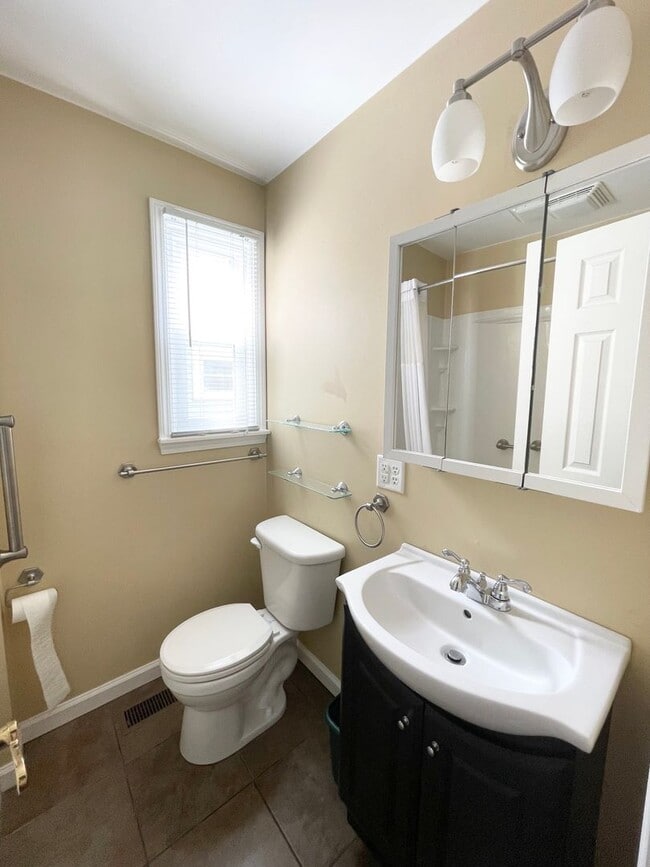 Building Photo - Charming 2-Bedroom Home with Bonus Room on...