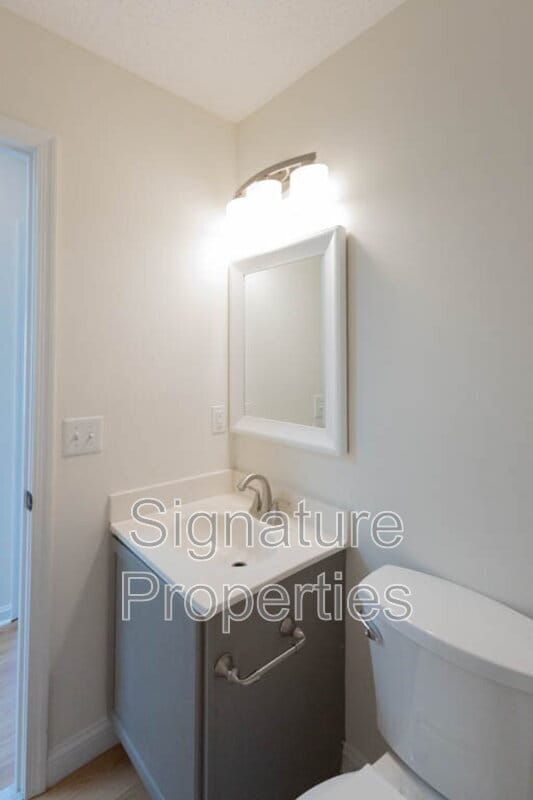Building Photo - 405 Lakeview Ct