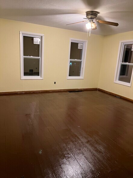 Living room - 18835 Cussewago Ter