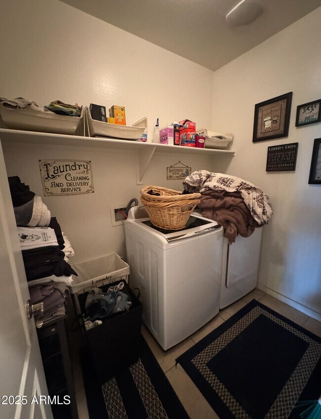 Building Photo - 40571 W Park Hill Dr