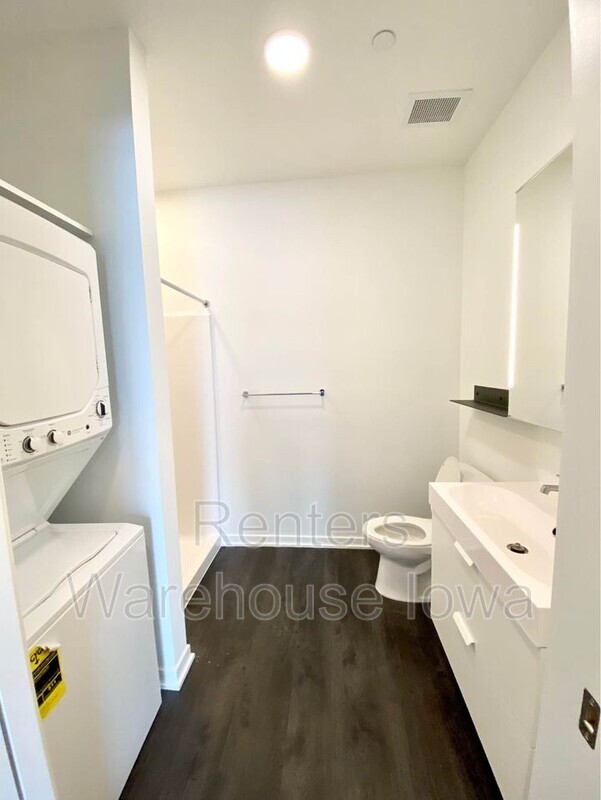 Building Photo - 329 5th St