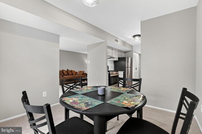 Building Photo - 2063 Royal Fern Ct