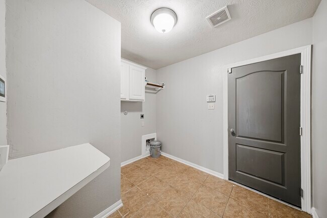 Building Photo - 28211 Emerald Creek Ln