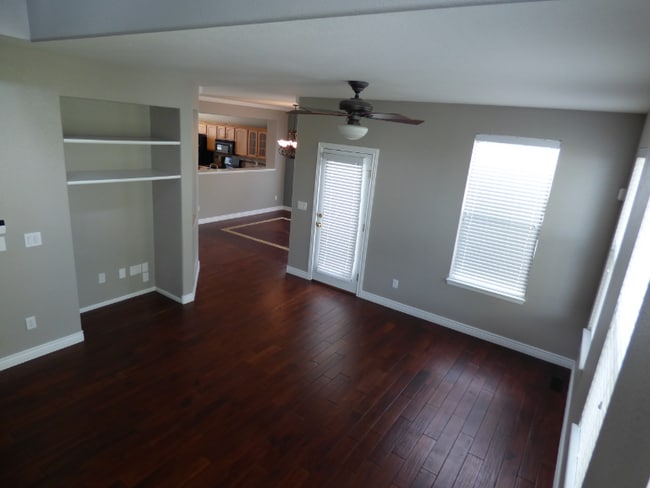 Building Photo - "Charming 3-Bed, 3-Bath Gem with 2604 Sq Ft of Comfort in Highlands Ranch!"
