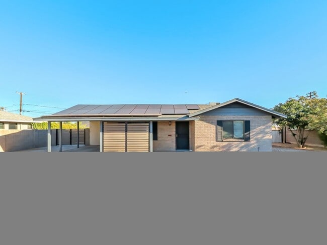 Building Photo - 544 W 17th Pl