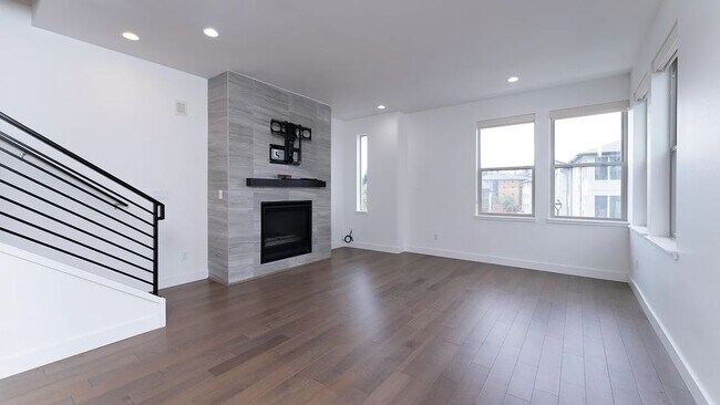 Building Photo - 6615 135th Ct SE