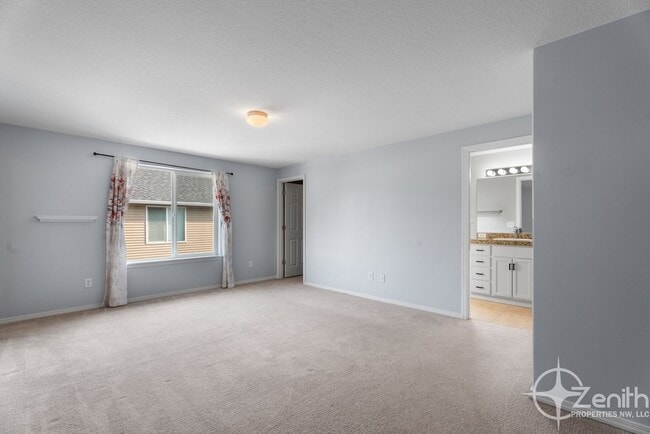 Building Photo - HALF OFF 2ND MONTHS RENT! Fully Updated 4 ...