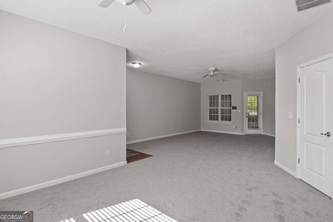 Building Photo - 935 City Park Dr