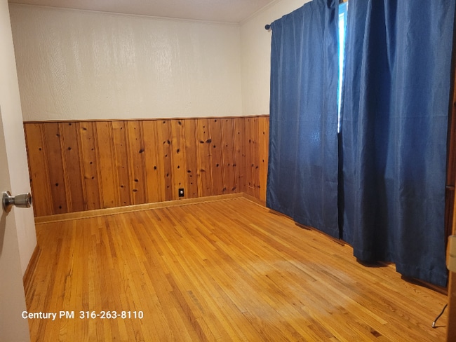 Building Photo - 8101 W Maple St