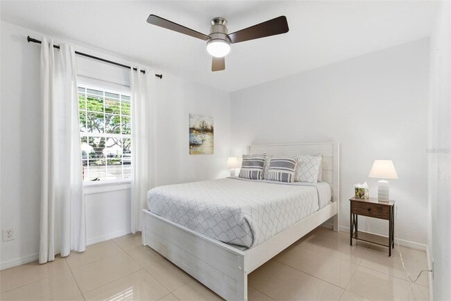 Building Photo - 5280 Coquina Key Dr SE