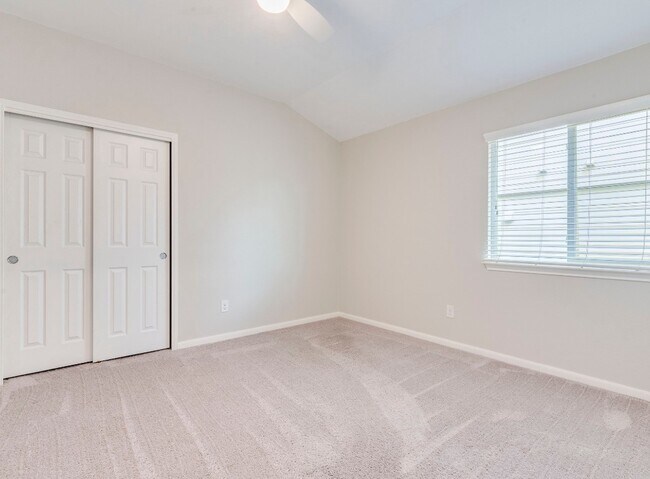 Building Photo - 141 Linden Ln