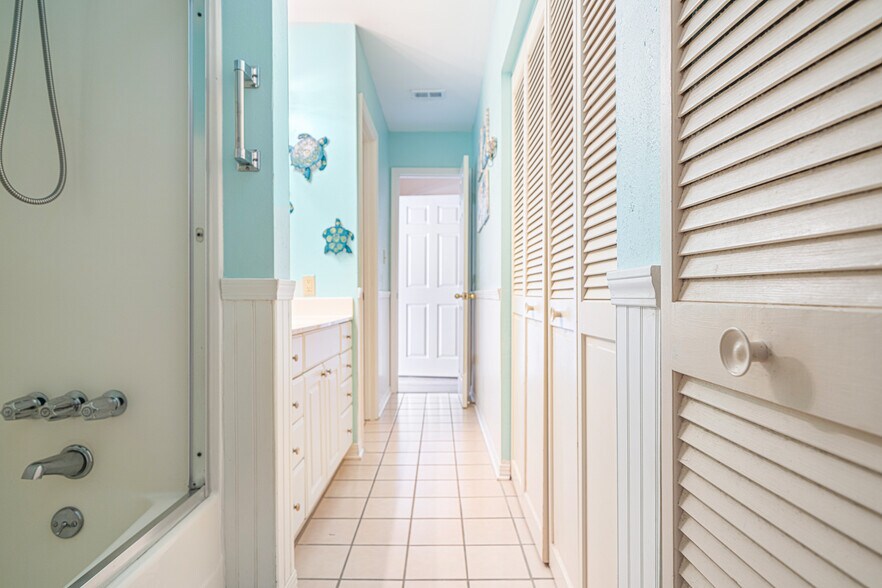 Building Photo - 4000 Gulf Terrace Dr