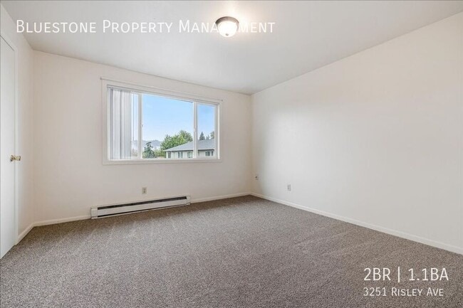 Building Photo - 3251 SE Risley Ave