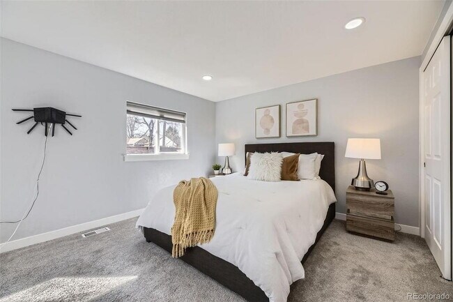 Building Photo - "Charming 3-Bed Denver Gem with Gleaming H...