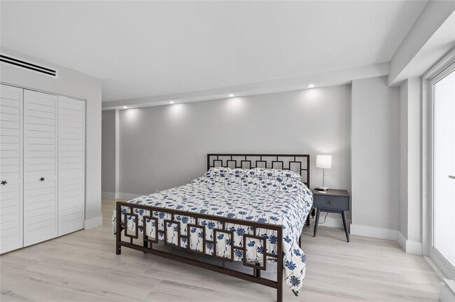 Building Photo - 4100 Galt Ocean Dr