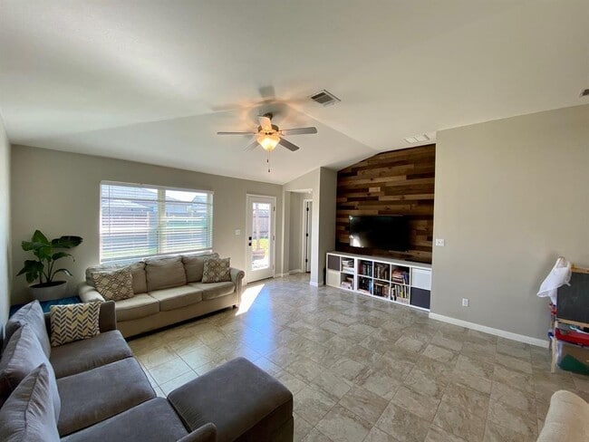 Building Photo - 149 Red Sun Dr