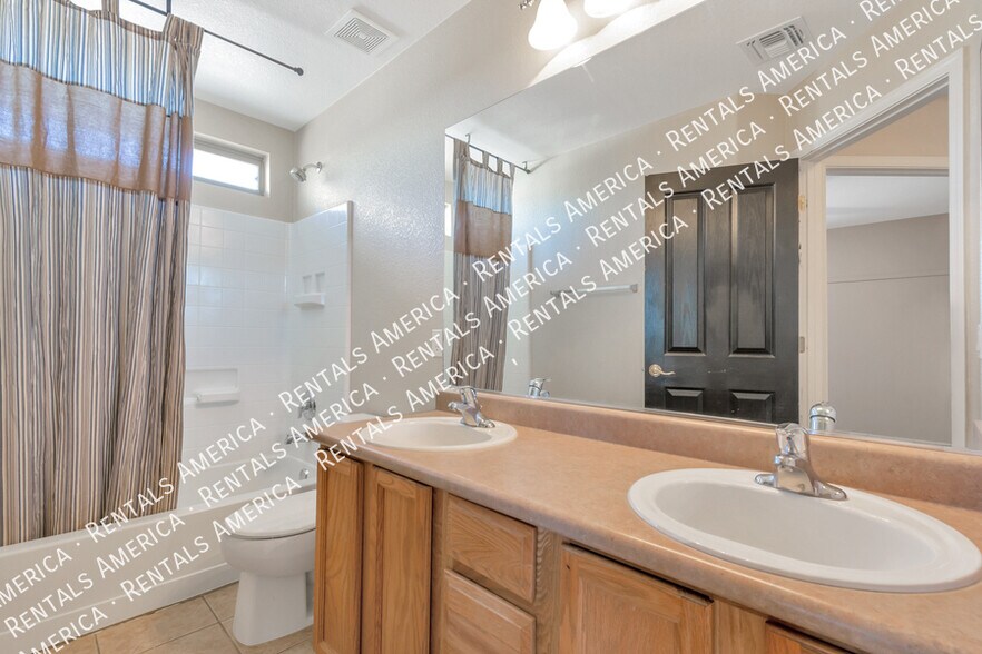 Building Photo - 11942 W Heyburn Dr